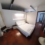 شقة Volta 8 *